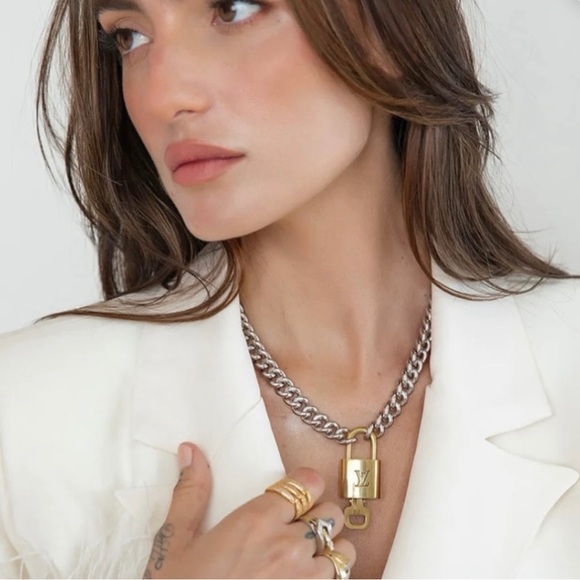 LOUIS VUITTON SILVER LOCK & KEYS NECKLACE #315 - Picture 5 of 13